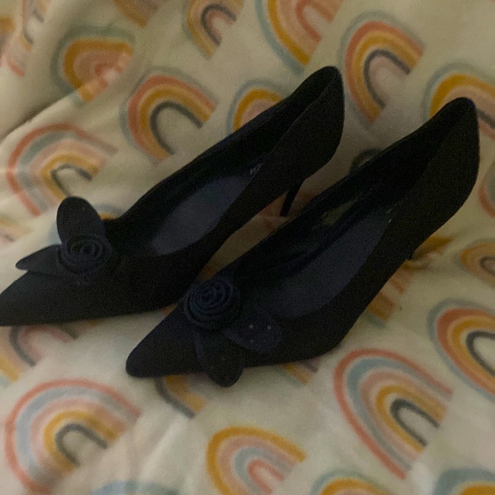 Ladies heeled dress shoes